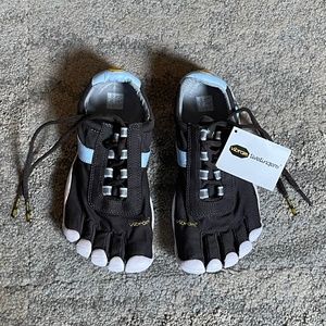 Vibram FiveFingers Speed XC  Wmns size 38 - NWT